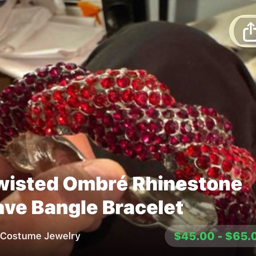 Twisted Ombré Rhinestone Bangle Bracelet - Red